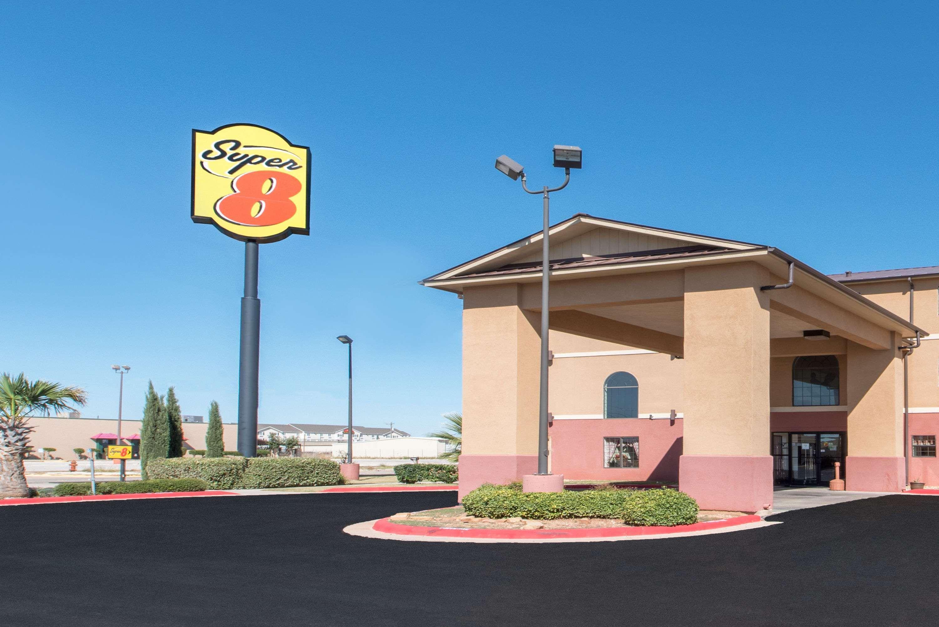 Super 8 By Wyndham Abilene South Hotell Exteriör bild
